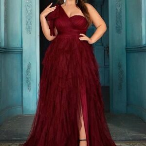 Plus-Size Burgundy One-Shoulder Tulle Evening Dress